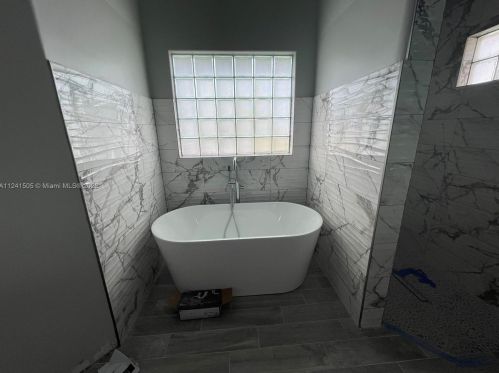 960 202nd Ave, Hollywood FL  33029-3442 exterior