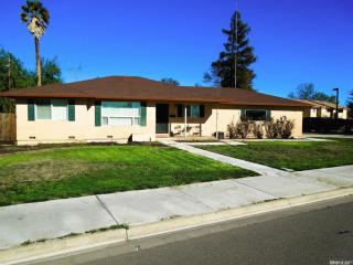 707 Kern St, Newman, CA 95360-1758