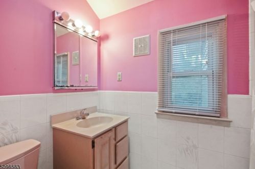 165 Cupsaw Dr, Skyline Lakes NJ  07456-2303 exterior