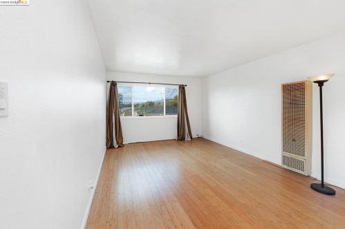 1636 99 Ave, Oakland CA  94605-4814 exterior