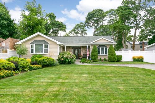 417 Myrtle Ave, West Islip, NY 11795-4114