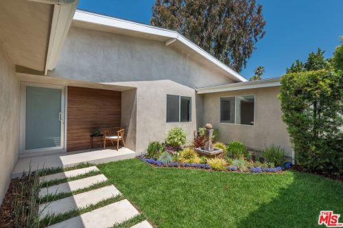 3423 Scadlock Ln, Van Nuys CA  91403-4915 exterior