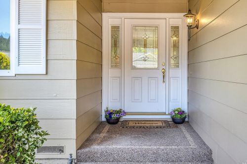 7627 Oak Leaf Dr, Santa Rosa, CA 95409-6211