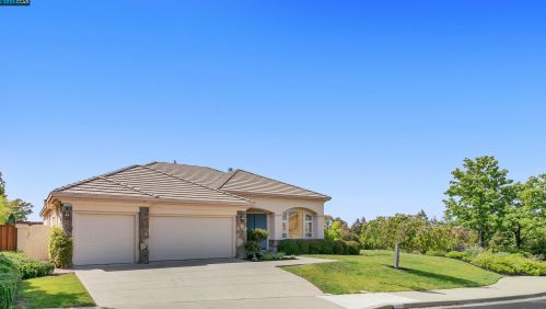 1059 Rolling Woods Way, Concord, CA 94521-5425
