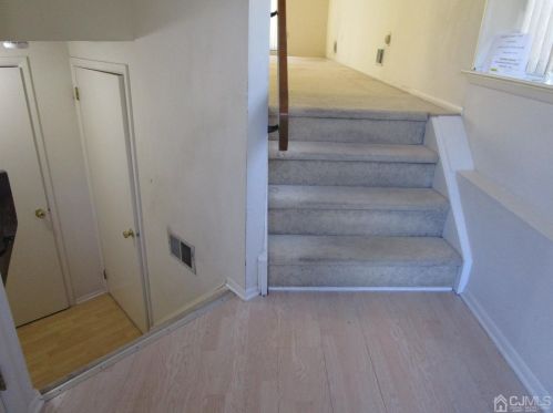 2 Periwinkle Ct, East Brunswick, NJ 08816-2783