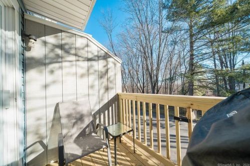 94 Cynthia Ln, Middletown CT  06457-2158 exterior