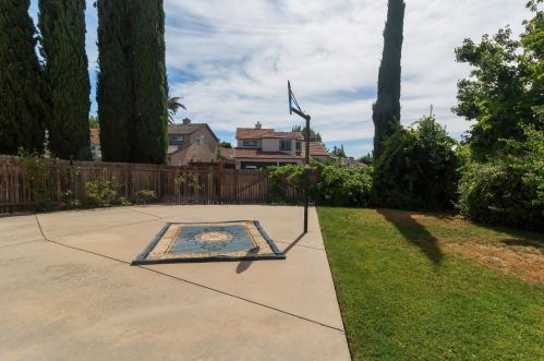 6501 Kenbridge St, Elk Grove CA  95758-6313 exterior