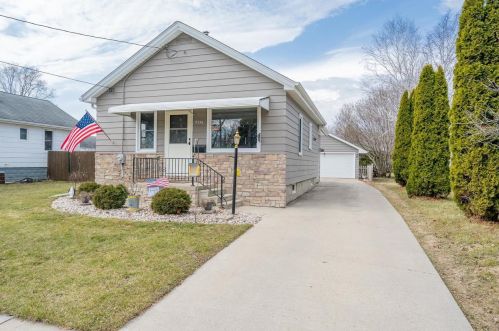 2339 Mount Vernon St, Oshkosh, WI 54901-1939