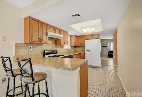 18 Cloister Ct, Old Bridge NJ  08857-3205 exterior