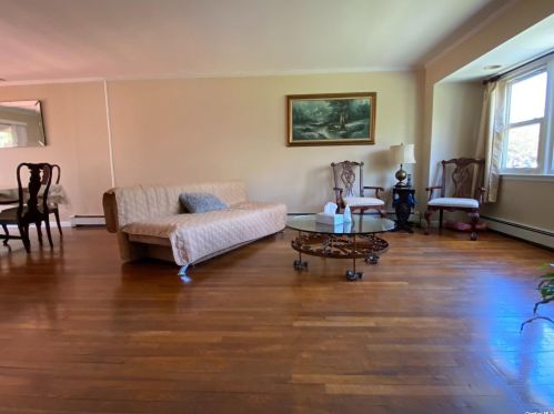 672 Larkfield Rd, Elwood NY  11731-5914 exterior