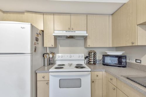 1101 Villa Cir, Boynton Beach, FL 33435