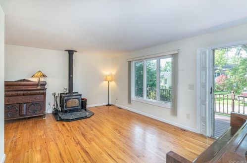 81 Wickham Dr, Warwick NY  10990-2126 exterior