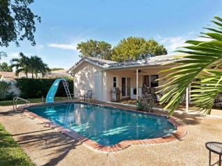 2120 208th St, Miami, FL 33179-1626