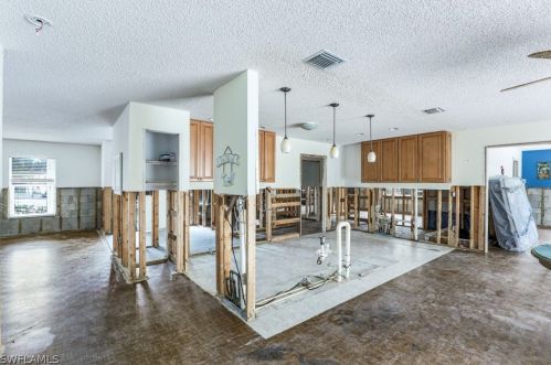 591 Boulder Dr, Sanibel, FL 33957-5303
