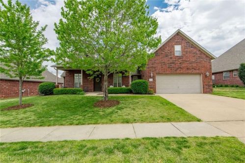 2388 Water Way Dr, Fayetteville, AR 72704-6359
