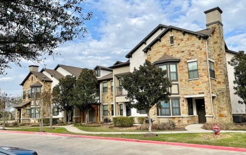 1800 Egret Bay Blvd, League City TX  77573-1420 exterior