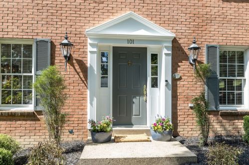 101 Sheffield Ln, Canonsburg, PA 15317-2634