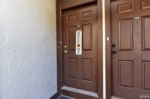 601 Mark Twain Way, Mahwah NJ  07430-3475 exterior