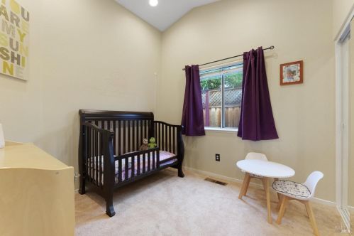 1056 Esparto Ct, Windsor CA  95492-7807 exterior