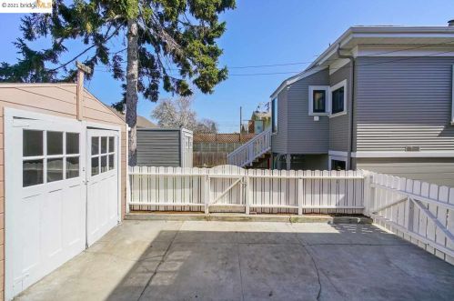 456 Cavour St, Oakland CA  94618-1077 exterior