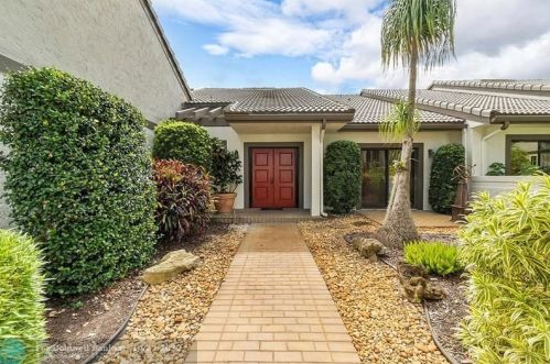 72 Essex Dr, Boynton Beach, FL 33436-6032