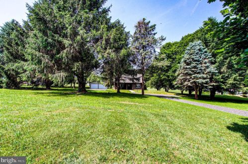 190 Royal Manor Rd, Easton PA  18042-8702 exterior