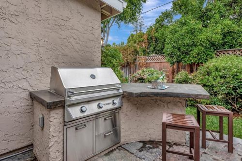 2450 Raleigh Dr, San Jose CA 95124-1759 exterior