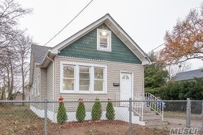 345 Sherman St, Westbury, NY 11590-3760