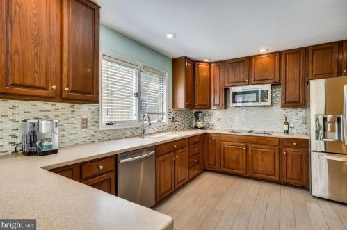 9111 Meadowcreek Ln, Lorton VA  22079-3238 exterior