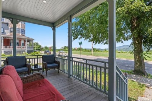 10 Bay View Ter, Newburgh NY  12550-6002 exterior