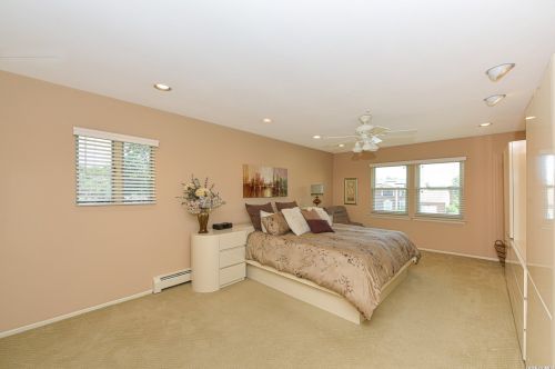 80 Stonehurst Ln, Huntington Station NY  11746-7934 exterior