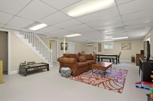 80 Chatfield Dr, Bridgeport CT exterior