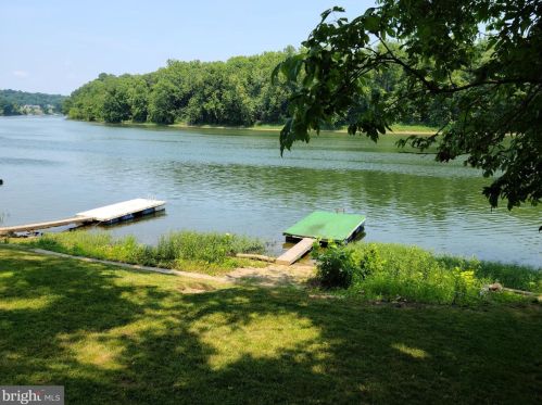 454 Lucky Bottom Dr, Hedgesville, WV 25427-5827