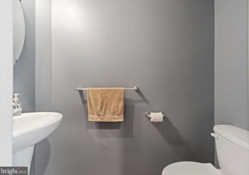 608 Archibald Ln, Florence NJ  08518-4010 exterior