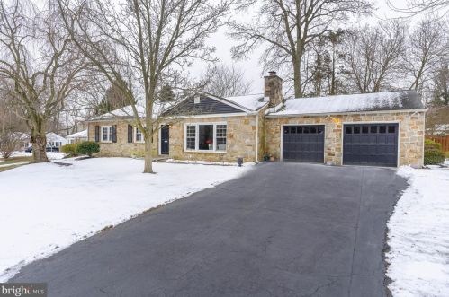 4 Southwick Dr, Wilmington, DE 19810-4413