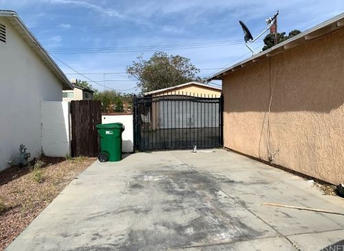 44266 Glenraven Rd, Lancaster, CA 93535-3637
