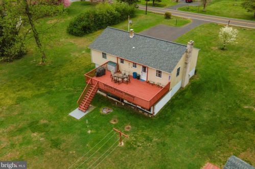 1822 Old Sumneytown Pike, Harleysville PA  19438-1129 exterior