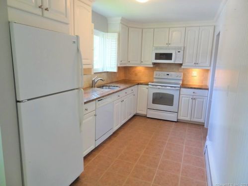 561 Vincellette St, Bridgeport, CT 06606-2256