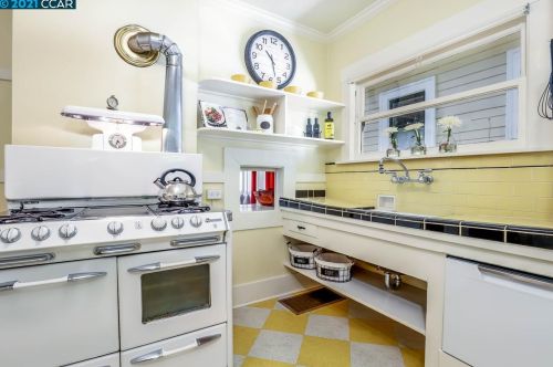 4171 Howe St, Oakland CA  94611-5117 exterior