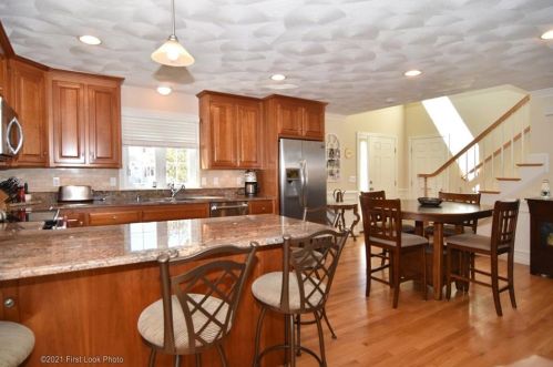 44 Boulevard Ave, Lincoln RI  02865-2108 exterior