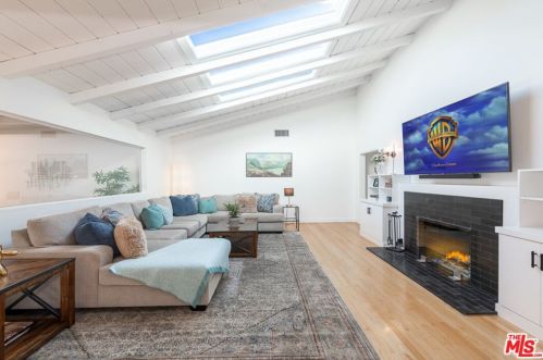 4866 Haskell Ave, Van Nuys CA  91436-1627 exterior