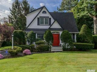 77 Calvin Ave, Syosset, NY 11791-2136