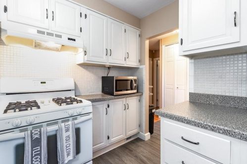 17 Salem Dr, Providence RI  02904-5235 exterior