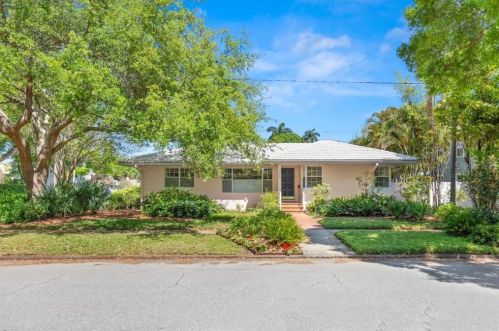 305 20th Ave, Saint Petersburg, FL 33704-4431