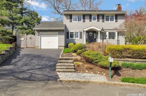 14 Arvans Ct, Huntington Station, NY 11746-3424