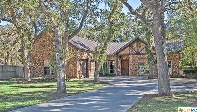 402 Sunset Dr, Edna, TX 77957-4033