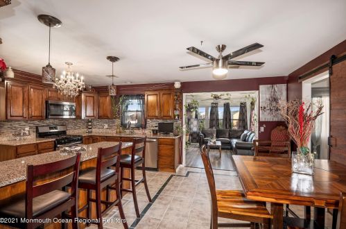 323 Lk Shr Dr, Bricktown NJ 08723-6013 exterior