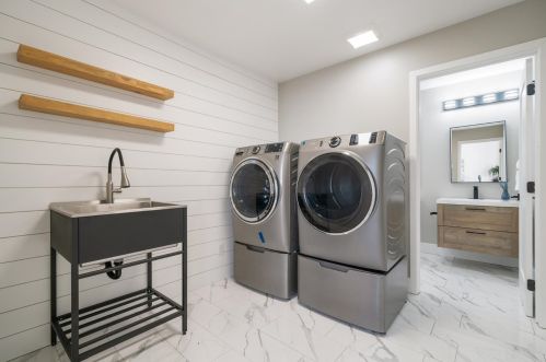 1433 Adeline St, Oakland CA  94607-2800 exterior