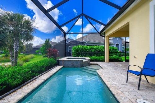 7091 Dominica Dr, Naples, FL 34113