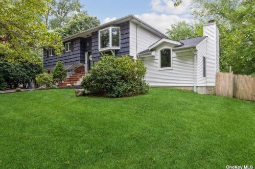 1 Trudy Ct, Huntington Station, NY 11746-1127